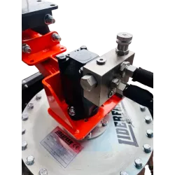 Brosse de désherbage avec moteur hydraulique