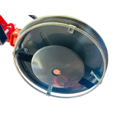 Vue du dessous du disque et des lames de coupe.