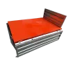 Plateau de stockage peint en orange.