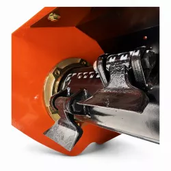 Fixation des marteaux sur le rotor du broyeur agricole LIDERFARM