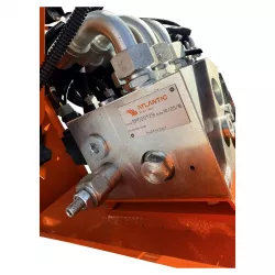 Bloc de distribution hydraulique avec raccords monté sur l’épareuse LIDERFARM