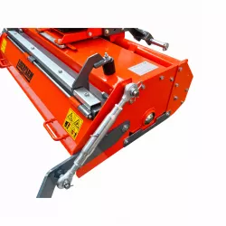 Enfouisseur de pierres LIDERFARM 125 cm, détail du flanc et du réglage mécanique du rouleau.