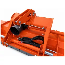 Attelage réversible et flexibles hydrauliques du broyeur à marteaux LIDERFARM 3 m.