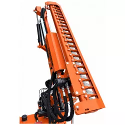 Tête de coupe, moteur hydraulique, flexibles et capot ajouré LIDERFARM du taille-haie à sections — gamme 130, 160 et 190 cm.