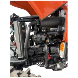 Côté droit du moteur du micro-tracteur LIDERFARM LF-26, capot ouvert