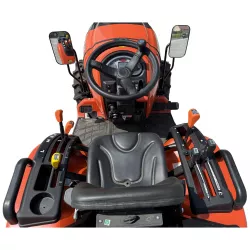 Vue d’ensemble du poste de conduite avec siège, volant et commandes du micro-tracteur LIDERFARM LF-26