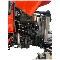Vue latérale du moteur Mitsubishi du micro-tracteur LIDERFARM LF-26, capot ouvert