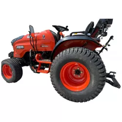 Vue latérale du micro-tracteur LIDERFARM LF-26 à pneus gazon