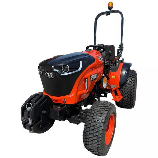 Micro-tracteur LIDERFARM LF-26 à pneus gazon, vue de trois quarts avant Micro-tracteur LIDERFARM LF-26 à pneus gazon, vue de trois quarts avant