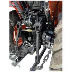 Détail de l’attelage trois points et de la prise de force arrière du micro-tracteur LIDERFARM LF-26