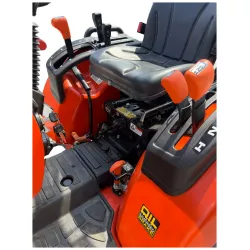 Siège conducteur et leviers de commande du micro-tracteur LIDERFARM LF-26