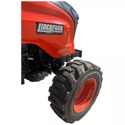 Roue avant droite à pneu industriel et logo sur le capot du micro-tracteur LIDERFARM LF-26