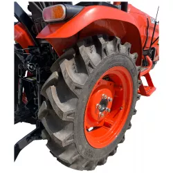 Roue arrière et pneu agraire à crampons du micro-tracteur LIDERFARM LF-26