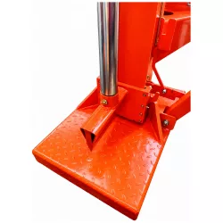 Coin de fendage en position basse sur le socle de la fendeuse LIDERFARM 26T