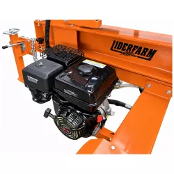 Détail du moteur thermique de la fendeuse thermique LIDERFARM 35T