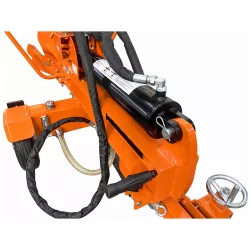 Fixation du vérin hydraulique de la fendeuse thermique LIDERFARM 27T