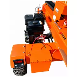 Coffre et roue côté moteur de la fendeuse LIDERFARM 40T thermique avec lève-bûche