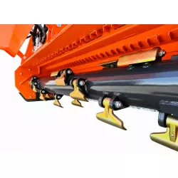 Gros plan sur les marteaux et leurs fixations sur le rotor du broyeur semi-forestier LIDERFARM 1,60 m