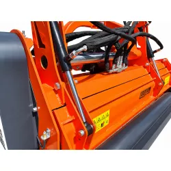 Vérin hydraulique et fixation du capot arrière du broyeur semi-forestier LIDERFARM 1,60 m