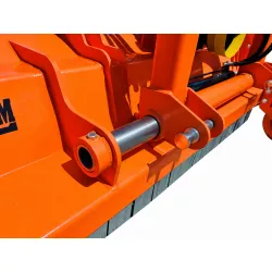 Axe d’articulation et supports renforcés du broyeur semi-forestier LIDERFARM 2 m