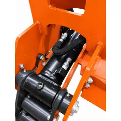 Détail du vérin et des raccords hydrauliques du grappin coupeur LIDERFARM GCL180
