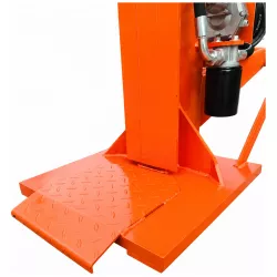 Socle vu côté filtre de la fendeuse LIDERFARM 18T dégagement 1m10