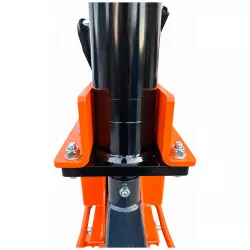 Fixation du vérin vue de face de la fendeuse LIDERFARM 18T dégagement 1m10