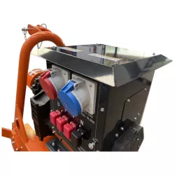 Générateur LIDERFARM 25 kVA — vue rapprochée des prises et du capot supérieur