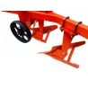 Arrière des corps de labour et roue de jauge de la charrue LIDERFARM 3 socs